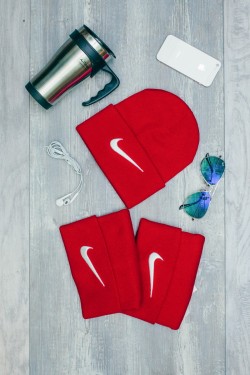 Женская спортивная шапка Nike-DarkRed