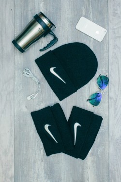 Женская спортивная шапка Nike черная
