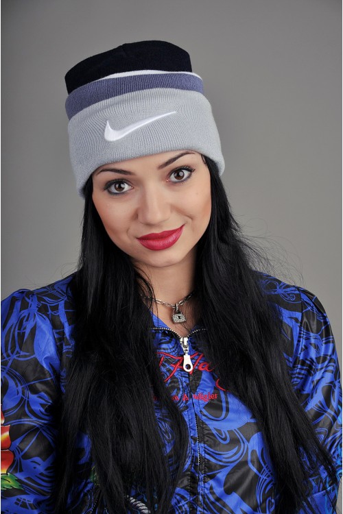 Женская спортивная шапка Nike BWG